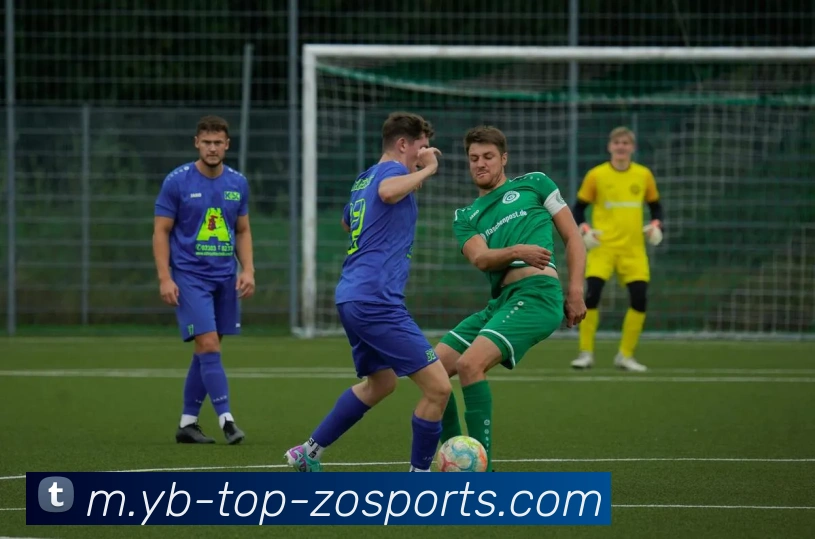 皇马举行圣诞公开训练姆巴佩与球迷亲密互动签名合影